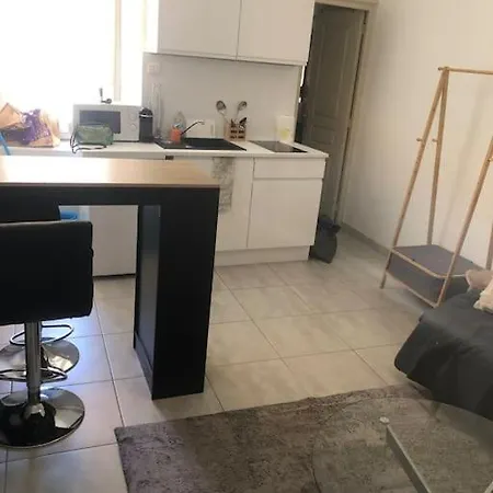 Studio Avec Terrasse Apartamento Nîmes